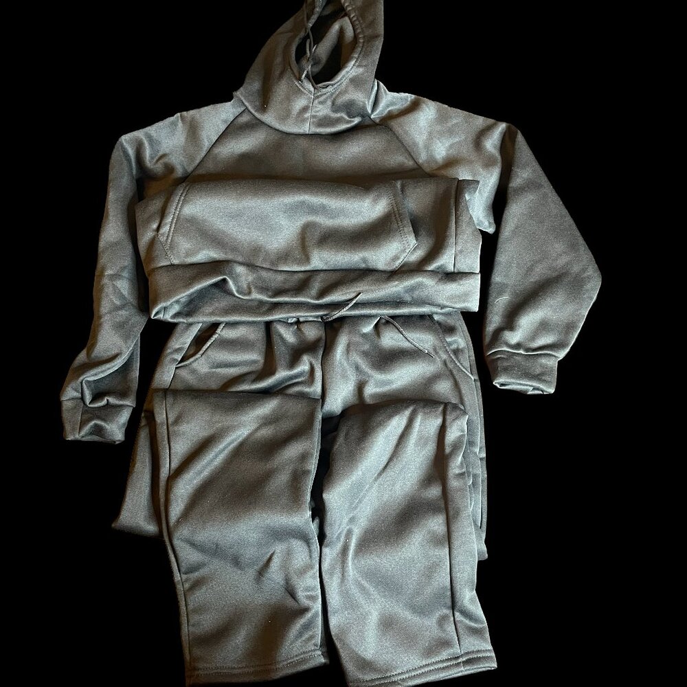 Sweatsuit - image 6